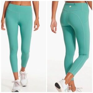 NWT! ✨ Vuori Stride Legging ✨. Size Medium. Color Basil.